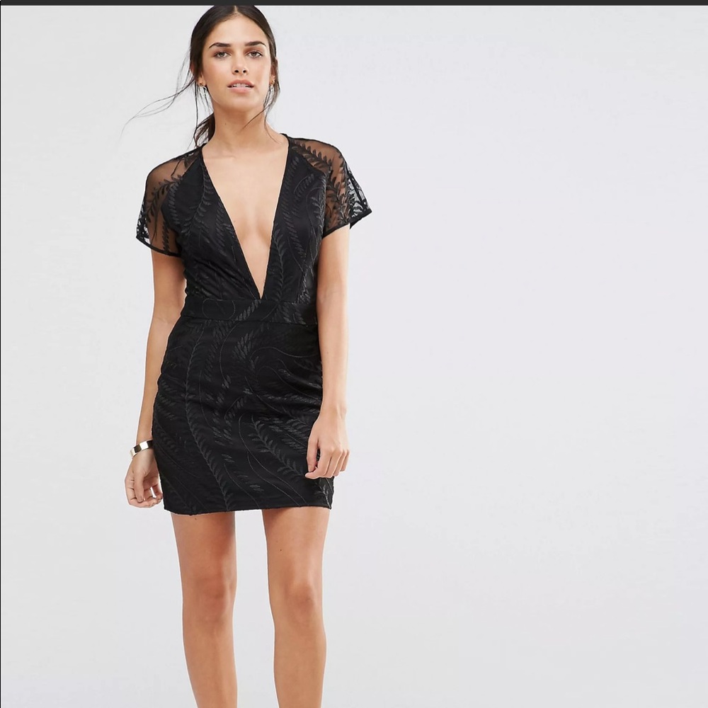 🎁NEW🎁For Love & Lemons ISLA Deep V Black Embroidered Mini Dress, Large